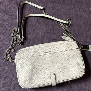 White “snakeskin” genuine leather shoulder bag